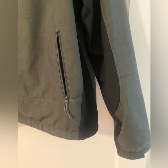 The North Face, Mens Grey&Black Soft Shell with faux fur/fleece lining, Large - Picture 3 of 10